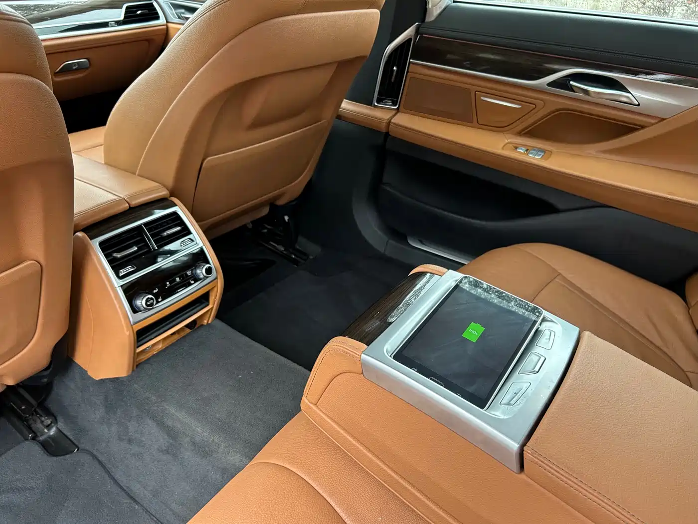 BMW 7 Series 2016 730Li Leading фото 6