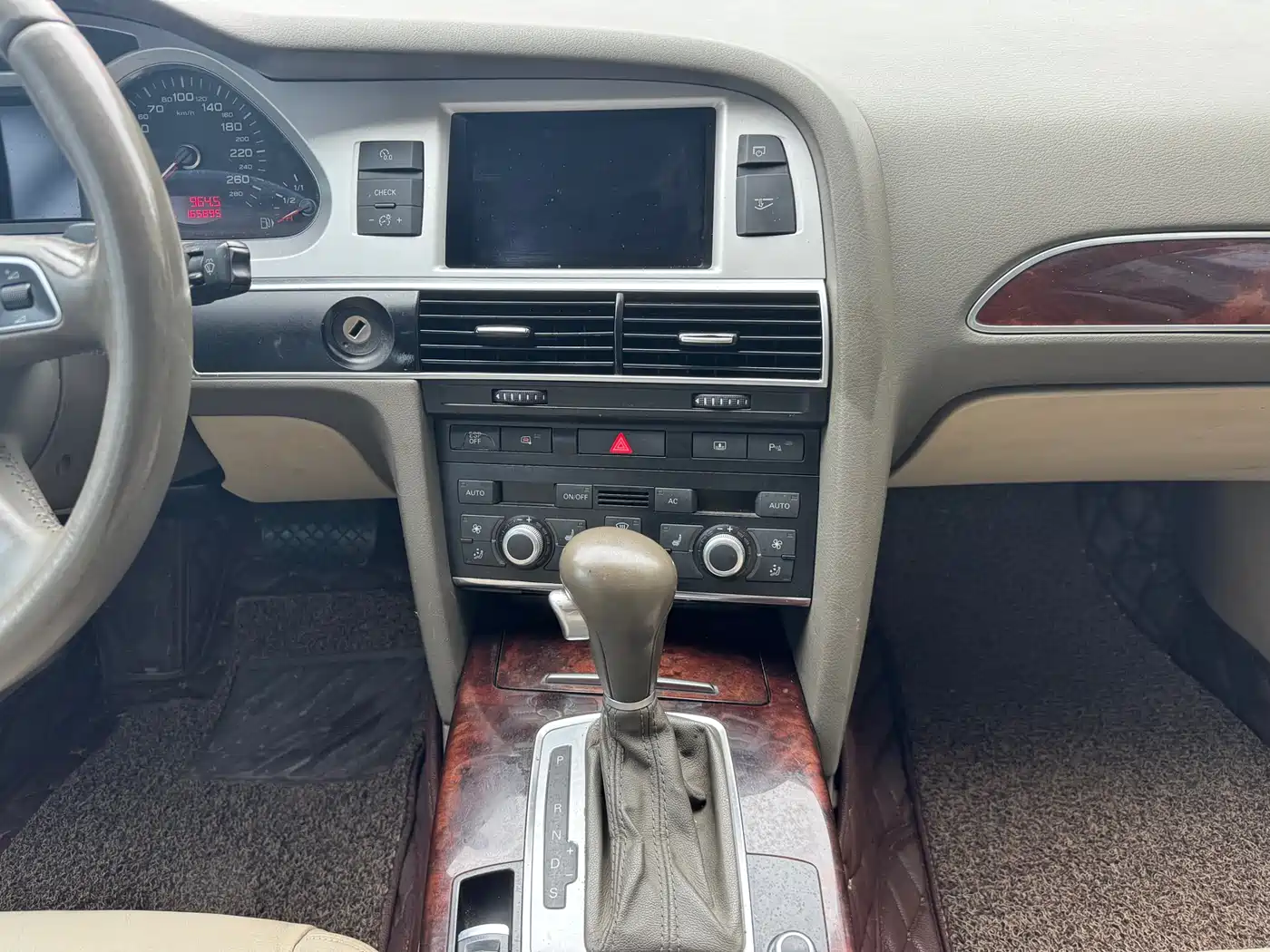 Audi A6L 2010 2.4L Luxury фото 12