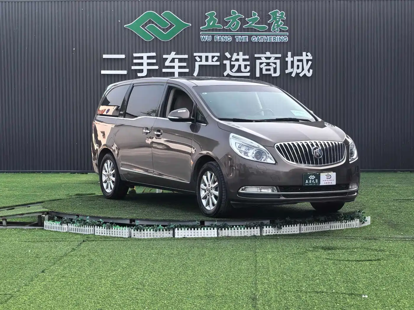 Buick GL8 2013 3.0L XT Luxury Business Flagship Edition фото 3