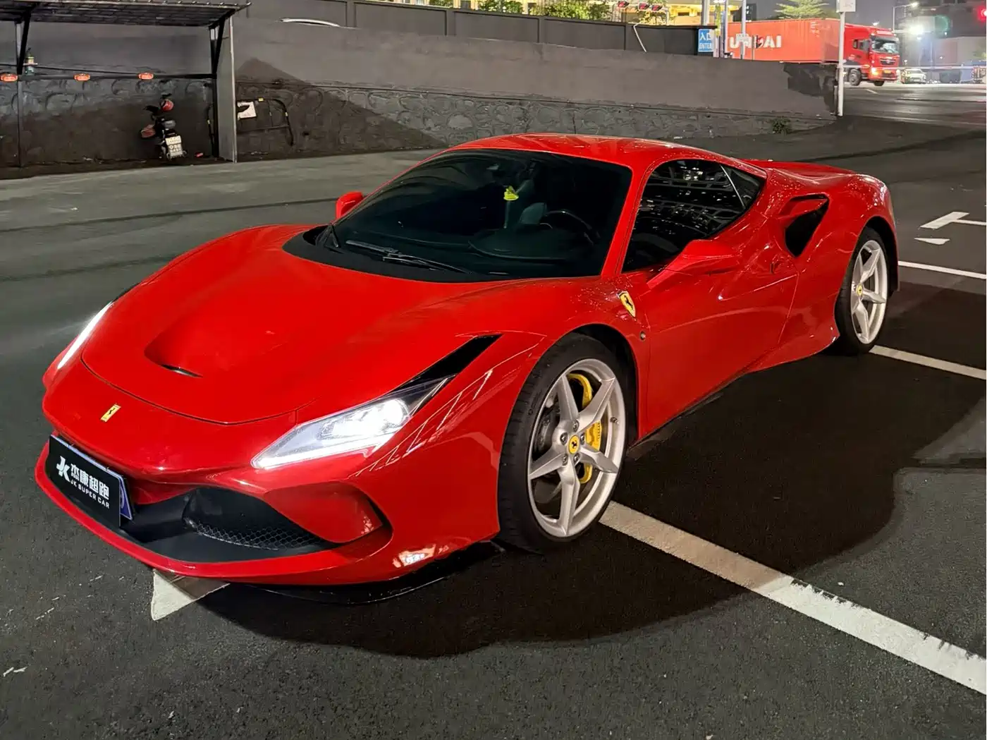 FERRARI F8