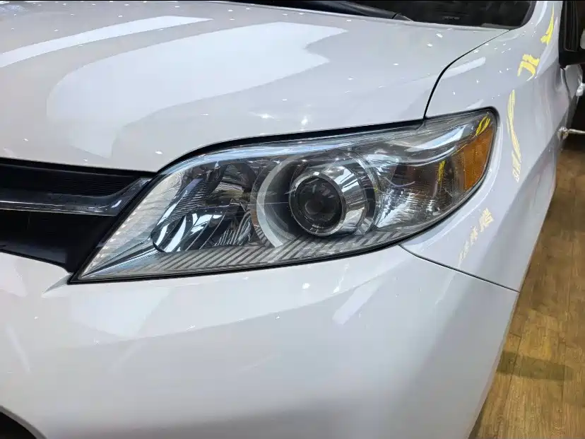 صورة 18 - Toyota Sienna