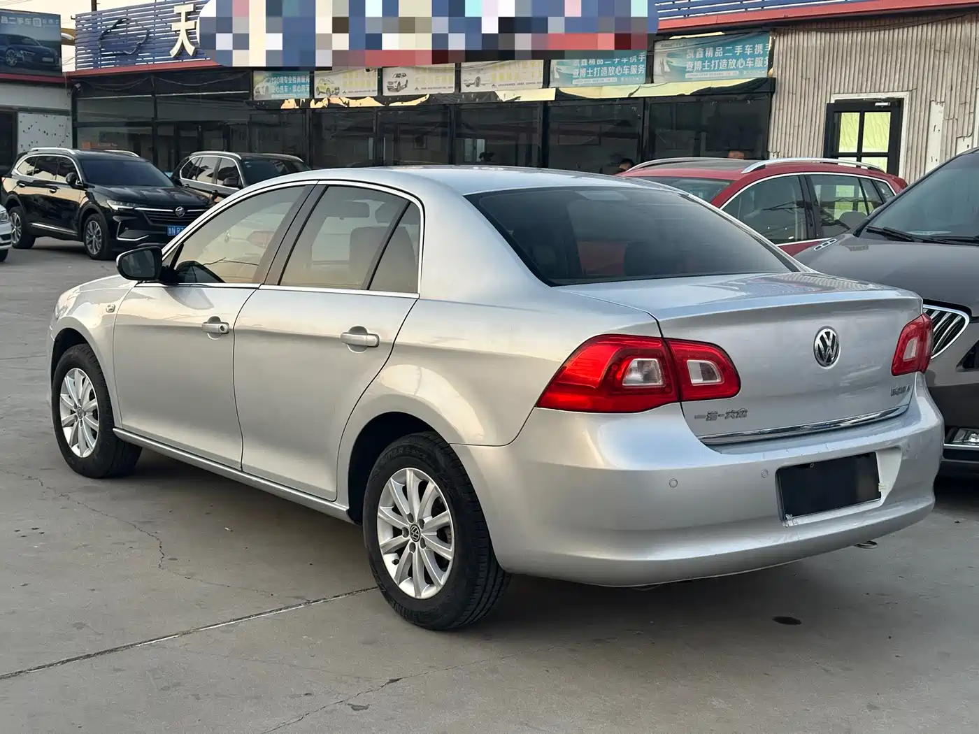 Volkswagen Bora 2011 1.6L Automatic Luxury фото 12