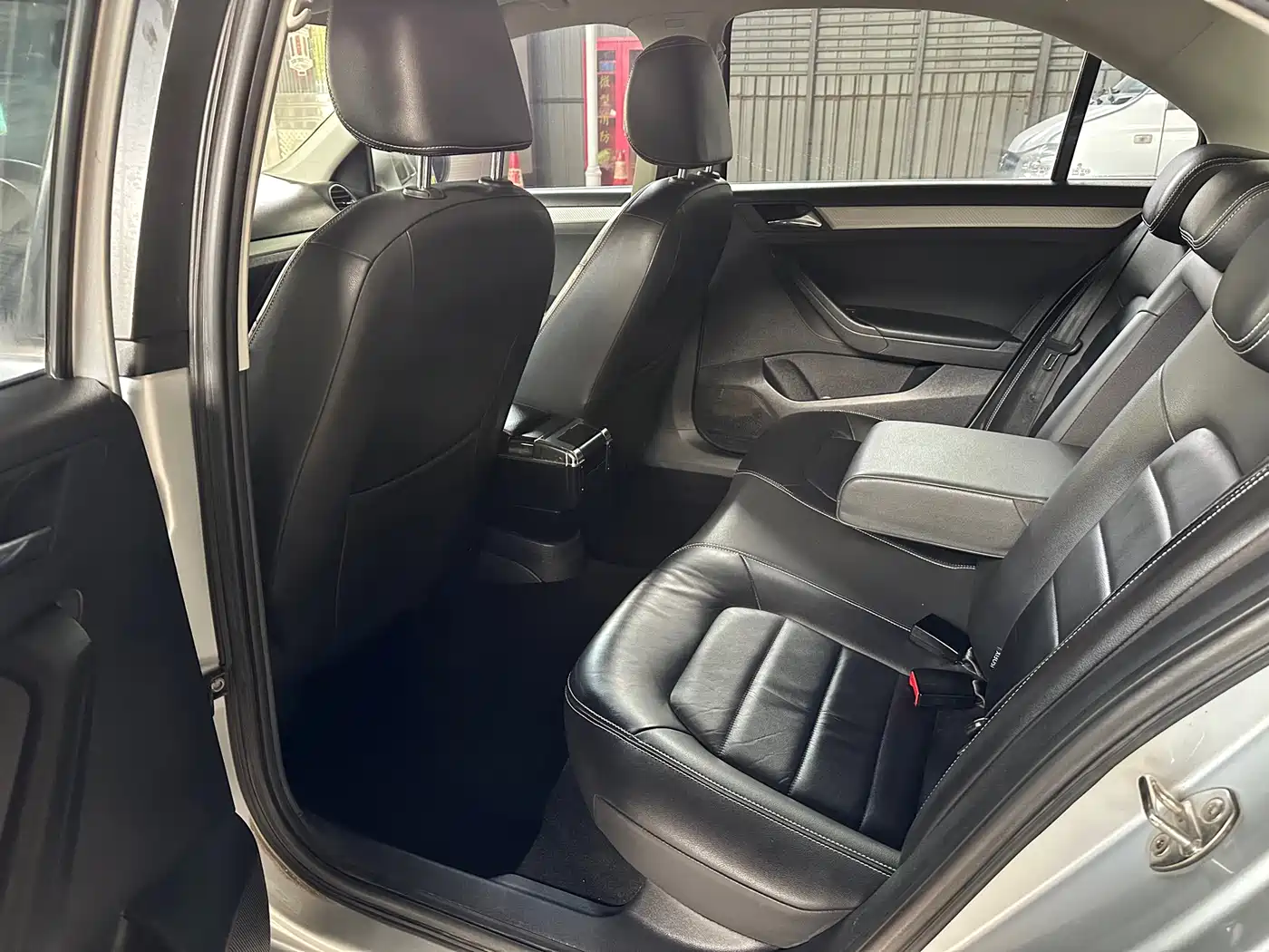 Volkswagen Jetta 2015 1.6L Automatic Luxury фото 5