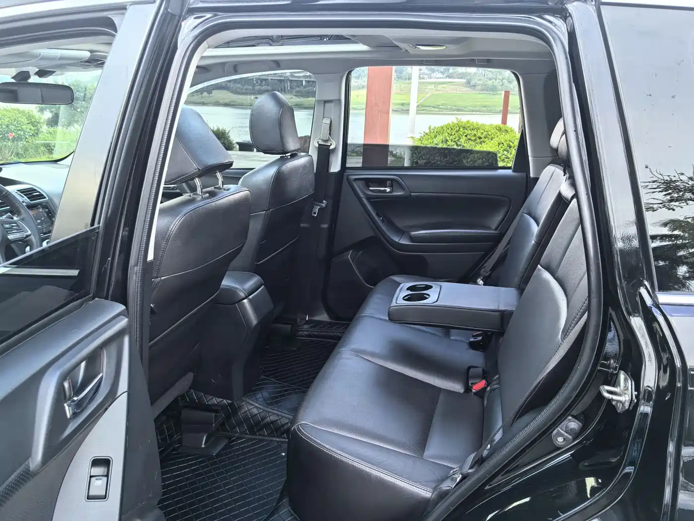 Subaru Forester 2015 2.5i Special Commemorative Edition фото 9
