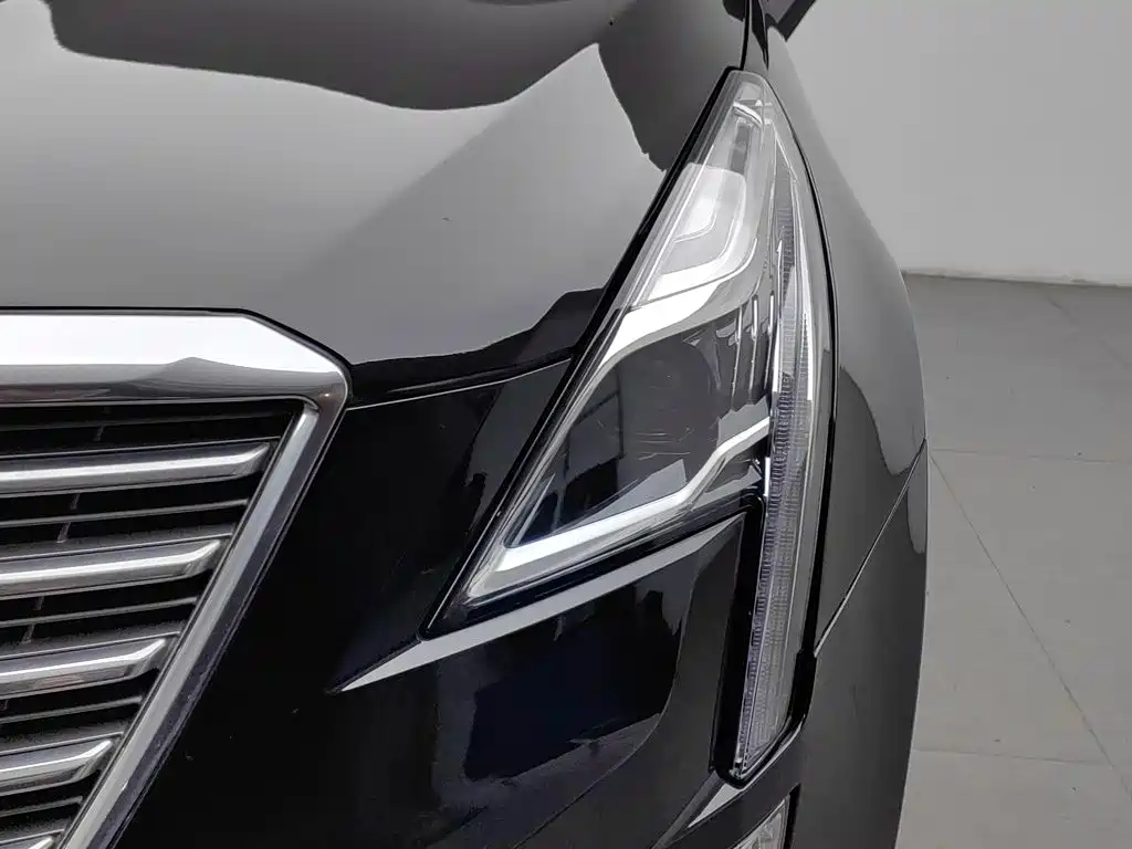 صورة 7 - Cadillac XT5