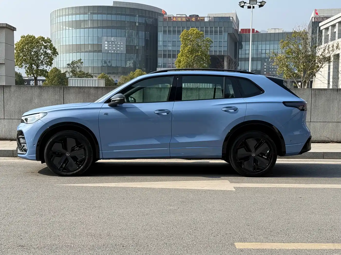 Volkswagen Tiguan L 2024 PRO 380TSI 4WD R-Line Premium Edition фото 7