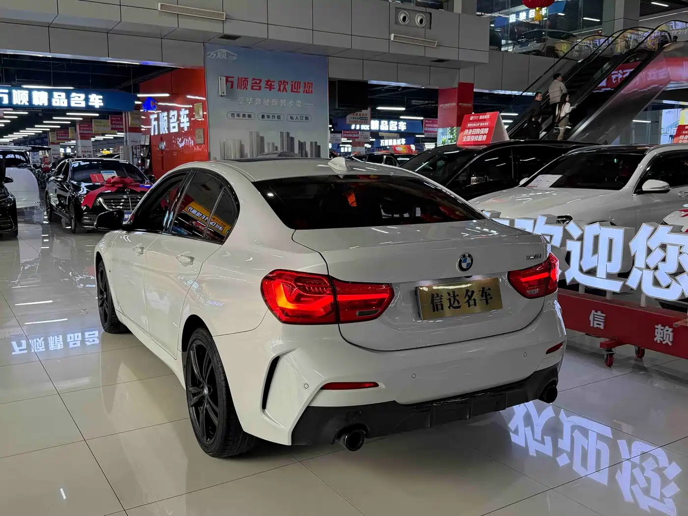 BMW 1 Series 2021 125i M Sport Black Night Edition фото 12