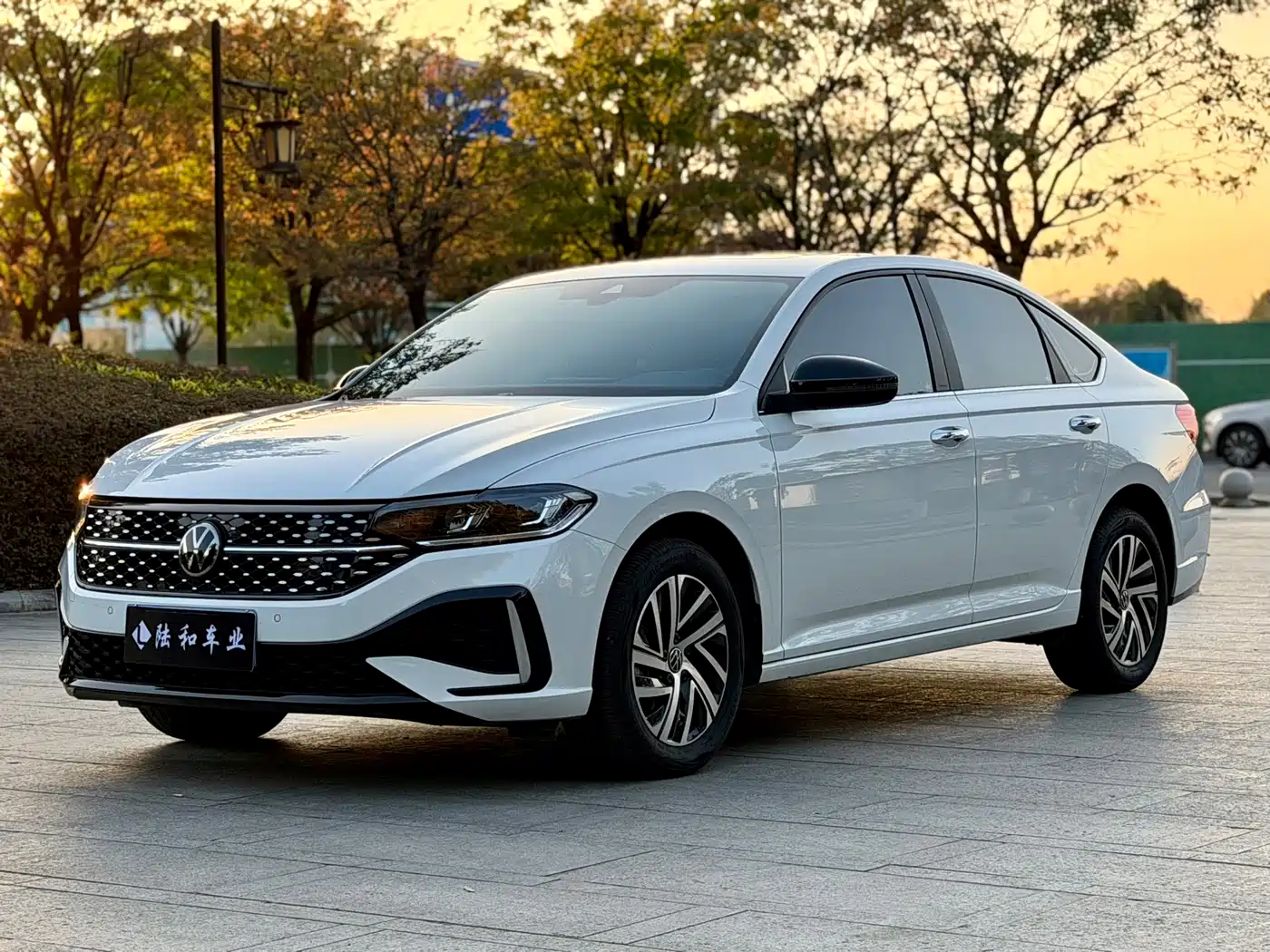 Volkswagen Lavida 2024 Model 300TSI DSG Starlight Leading Edition