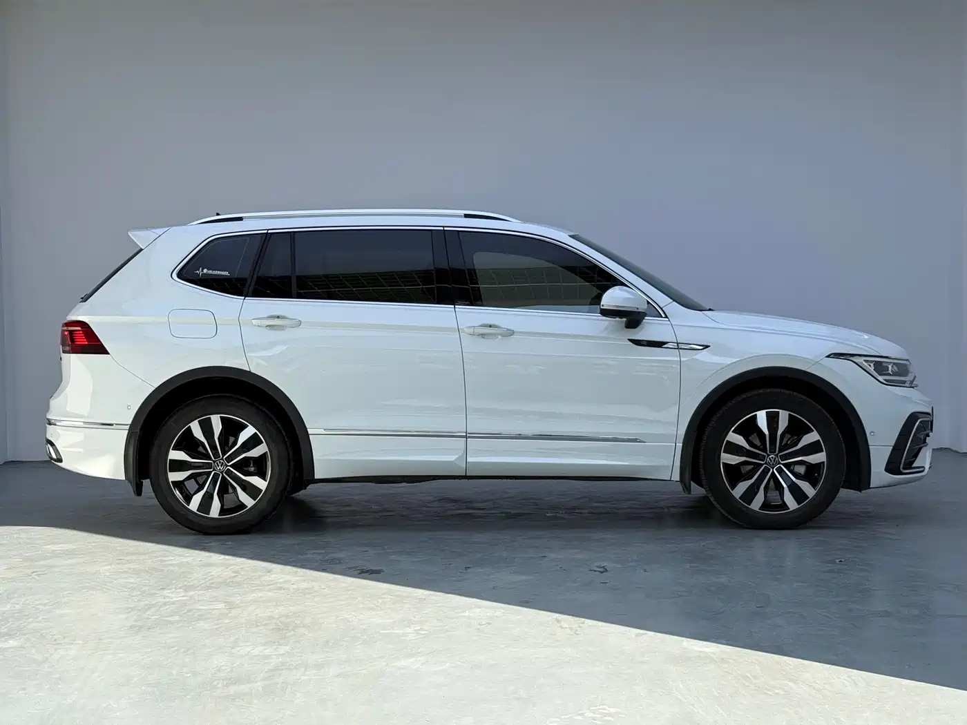 Volkswagen Tiguan L 2024 Outstanding 330TSI Auto 2WD R-Line Dragon Glory Edition фото 4