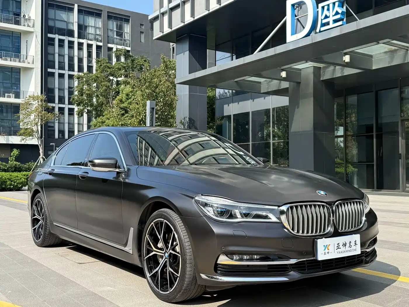 BMW 7 Series 2018 740Li xDrive Luxury M Sport Package Black Flame Edition фото 3