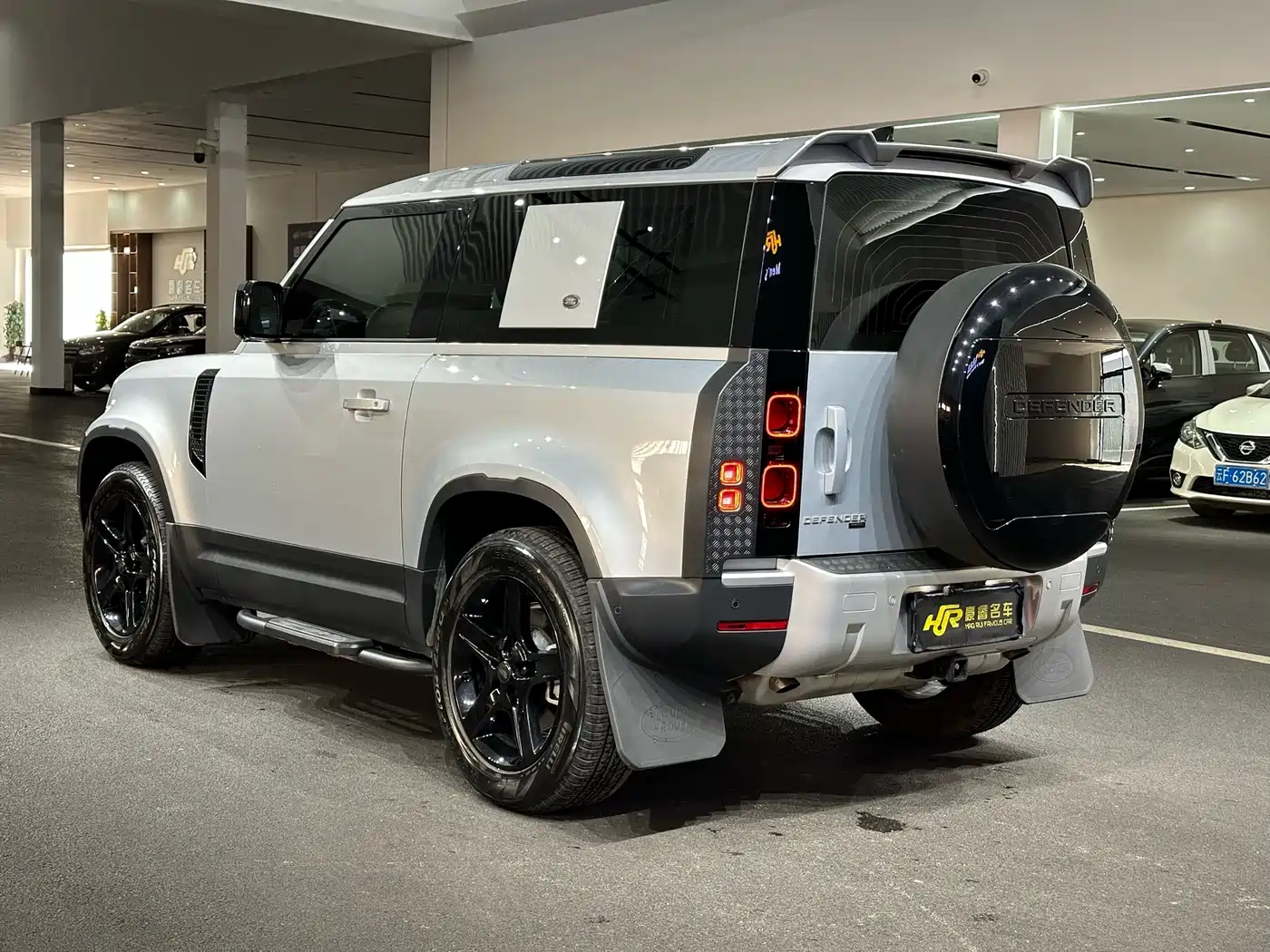 Land Rover Defender 2023 Model 90 3.0T P400 XS фото 7