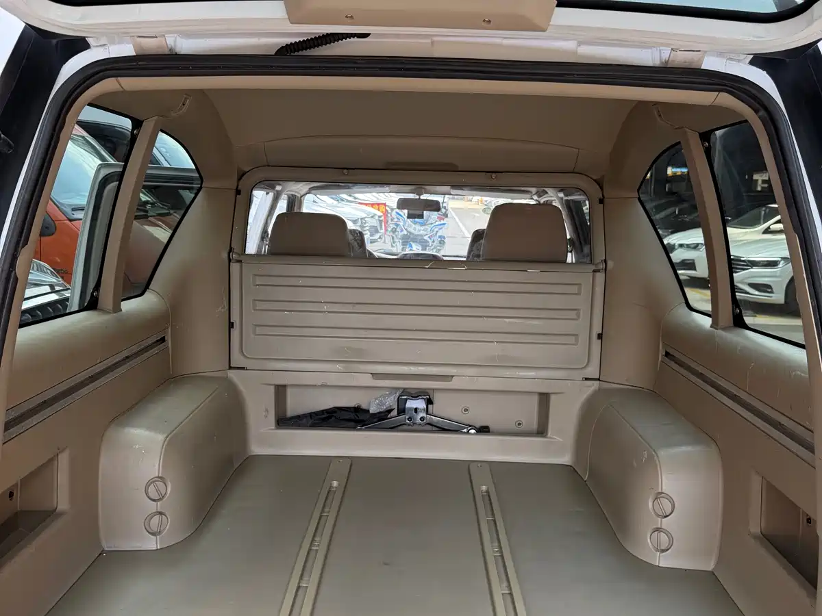 Nissan ZN Van 2015 2013 2.4L 2WD Luxury 5-seater