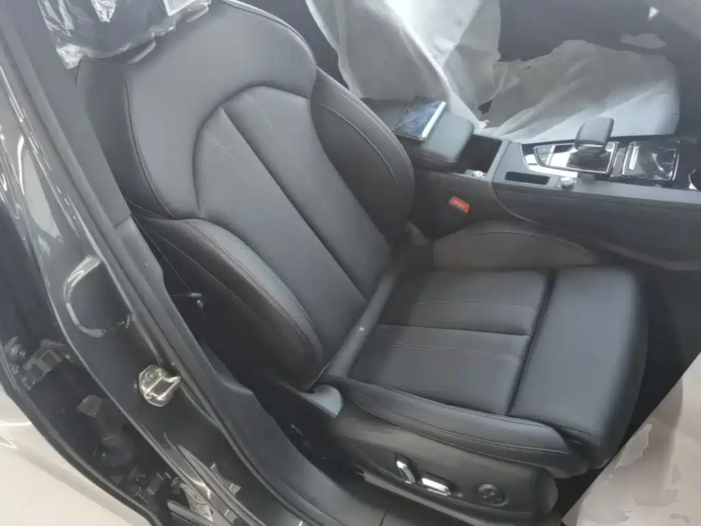 Фото 25 - Audi A4L
