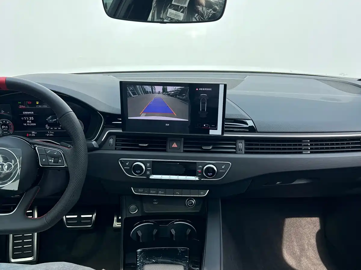 Photo 8 - Audi A4L