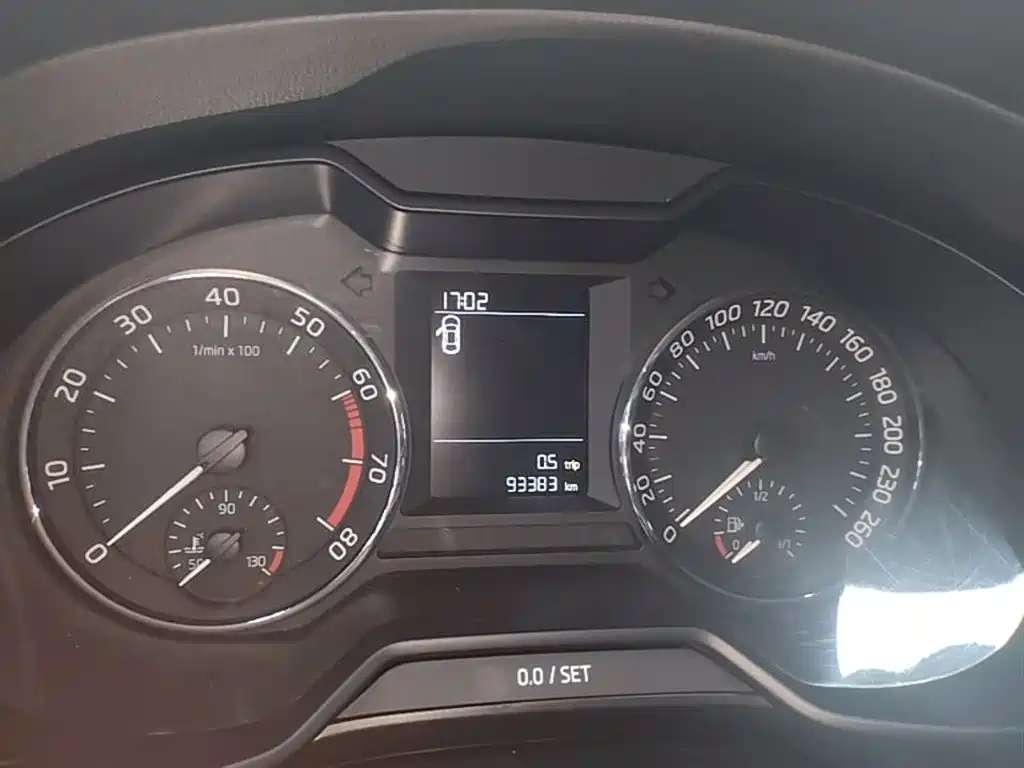 Škoda Octavia 2018 1.6L Automatic Comfort фото 12