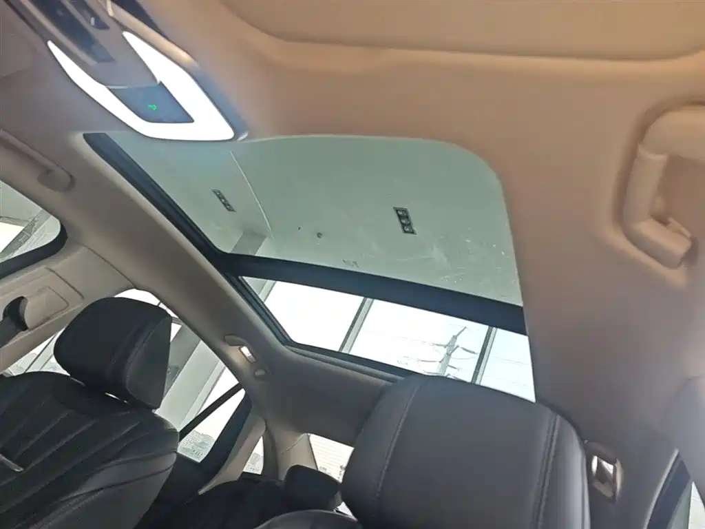 Hongqi H5 2024 2.0T Automatic Smart Connect Flag Smooth Edition фото 18