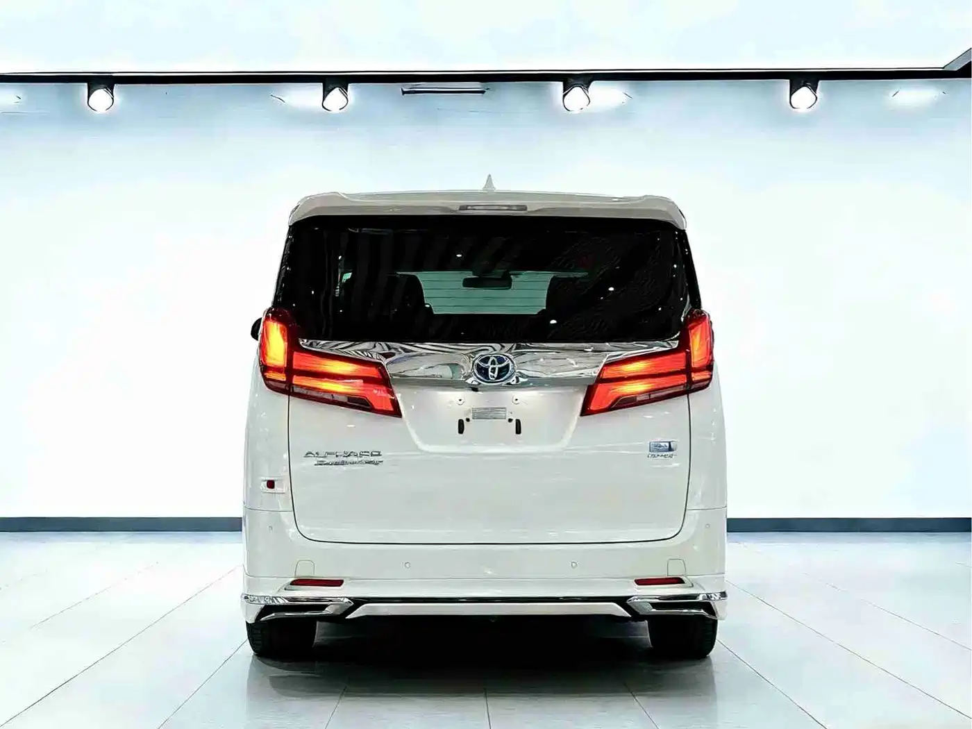 Toyota Alphard 2021 Hybrid 2.5L Premium фото 5