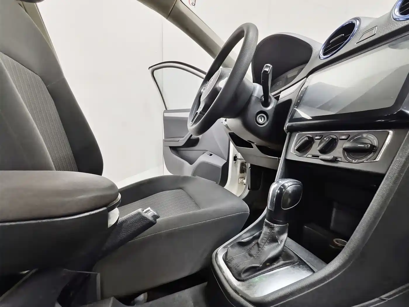 Volkswagen Jetta 2015 1.6L Auto Comfort фото 15