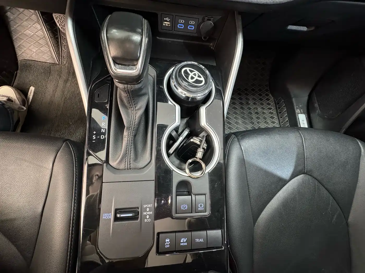 TOYOTA HIGHLANDER