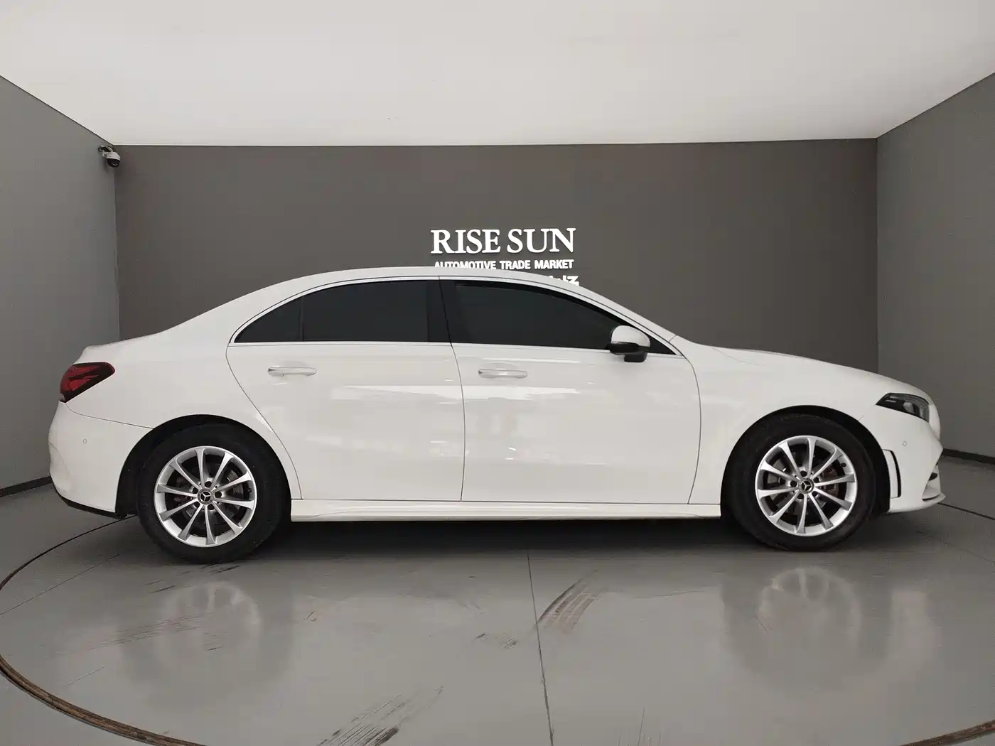 Mercedes-Benz A-Class 2021 A 200 L Sport Sedan Fashion Edition фото 8