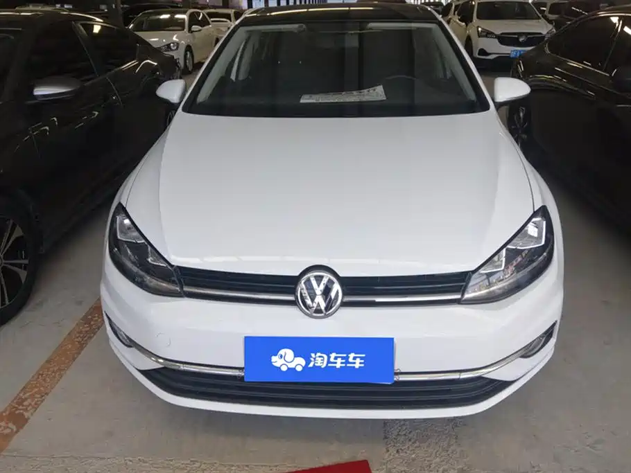 Volkswagen Golf 2020 Beloved Edition 200TSI DSG Comfort фото 2
