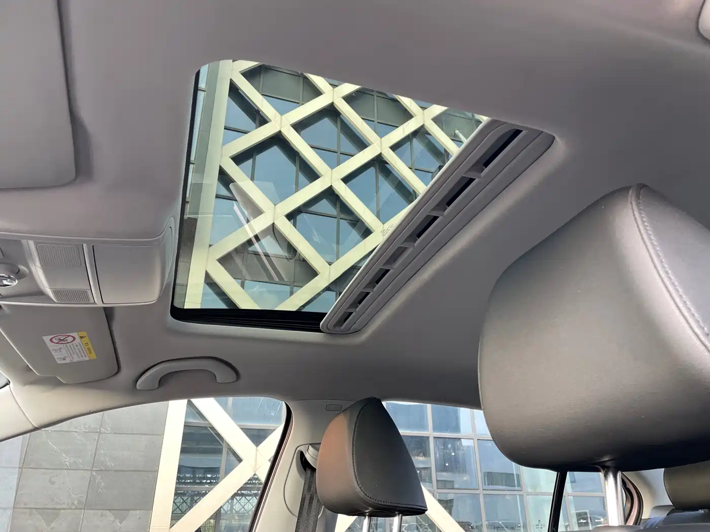 Volkswagen Sagitar 2017 1.6L Automatic Comfort фото 8