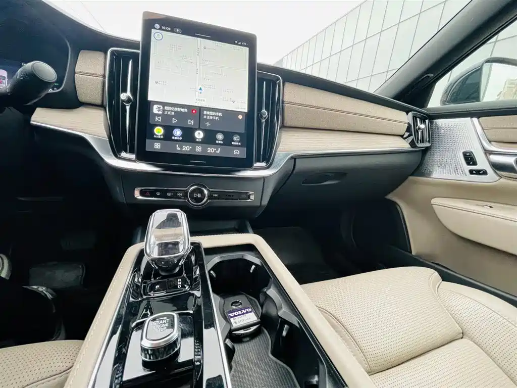 VOLVO S90 PLUG IN HYBRID