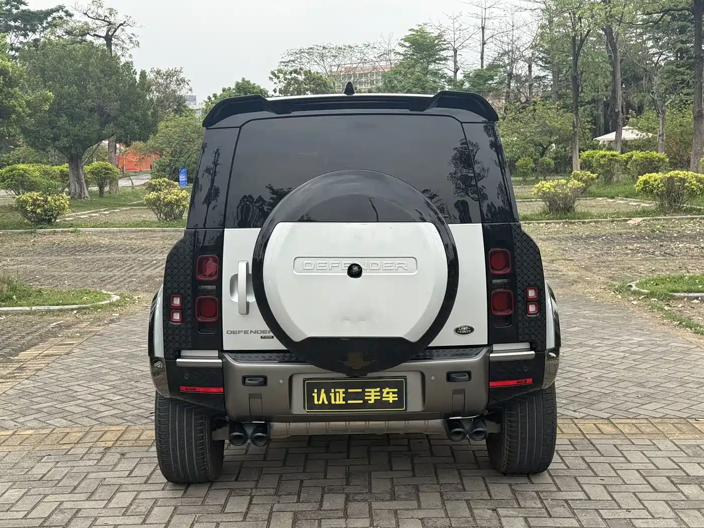 Land Rover Defender 2023 Facelift 110 3.0T P400 X-DYNAMIC HSE фото 5