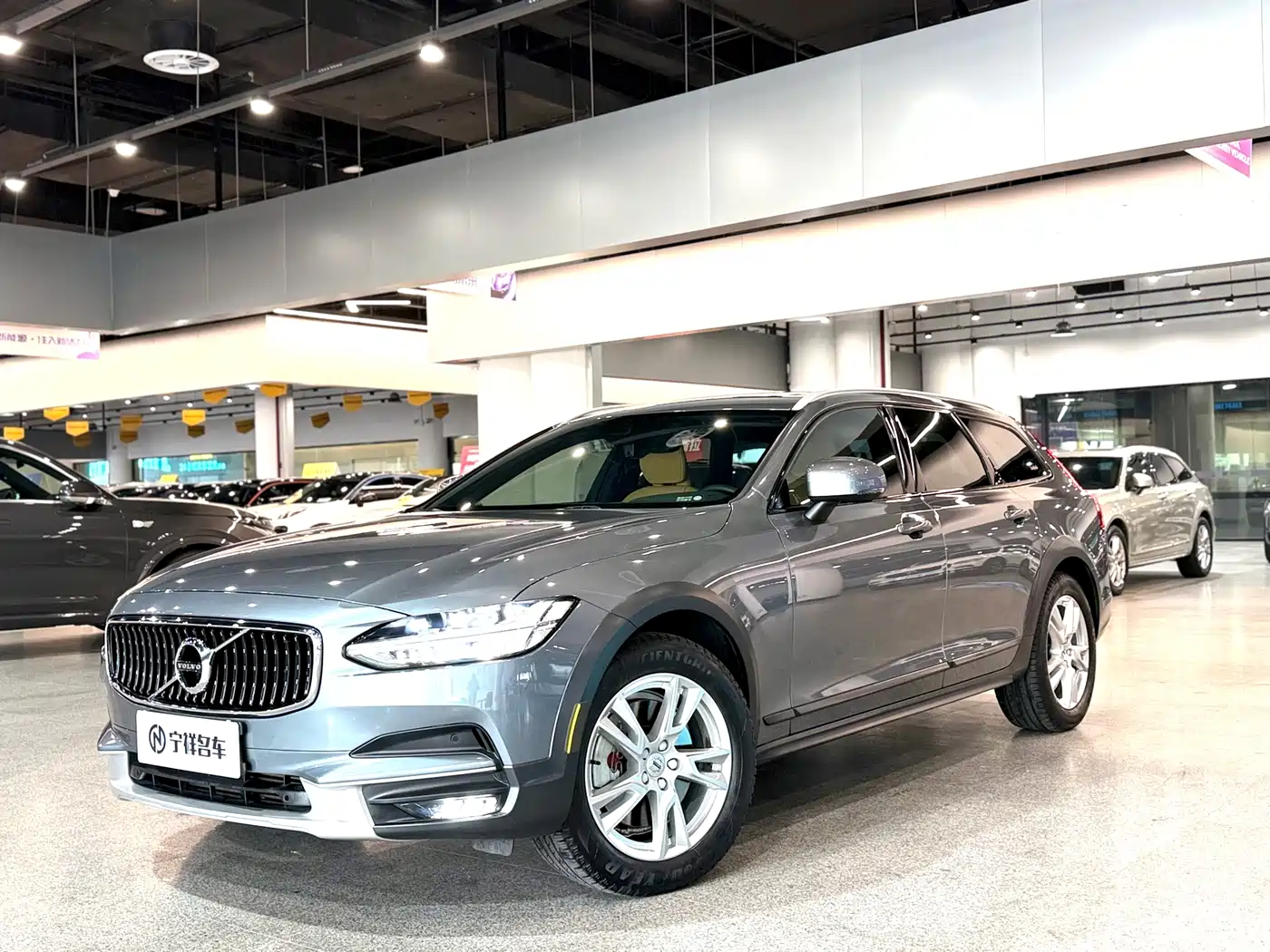 Volvo V90 2019 2019 Cross Country T5 AWD Intelligent Distance China VI