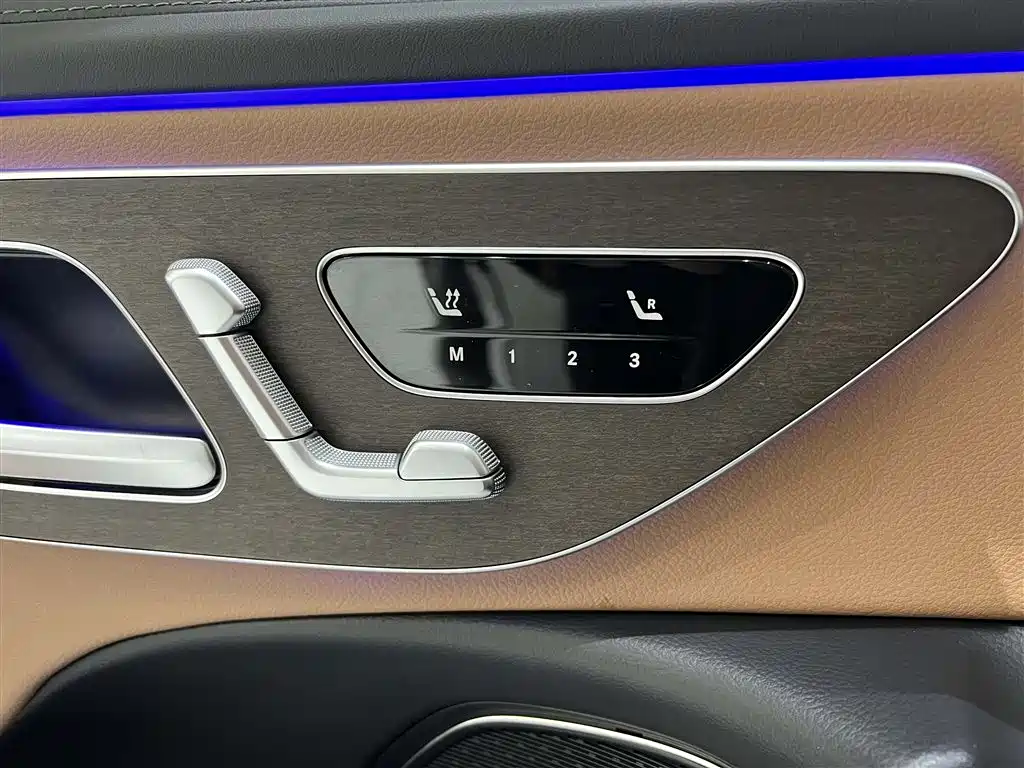 Mercedes-Benz E-Class 2024 E 300 L Fashion фото 16