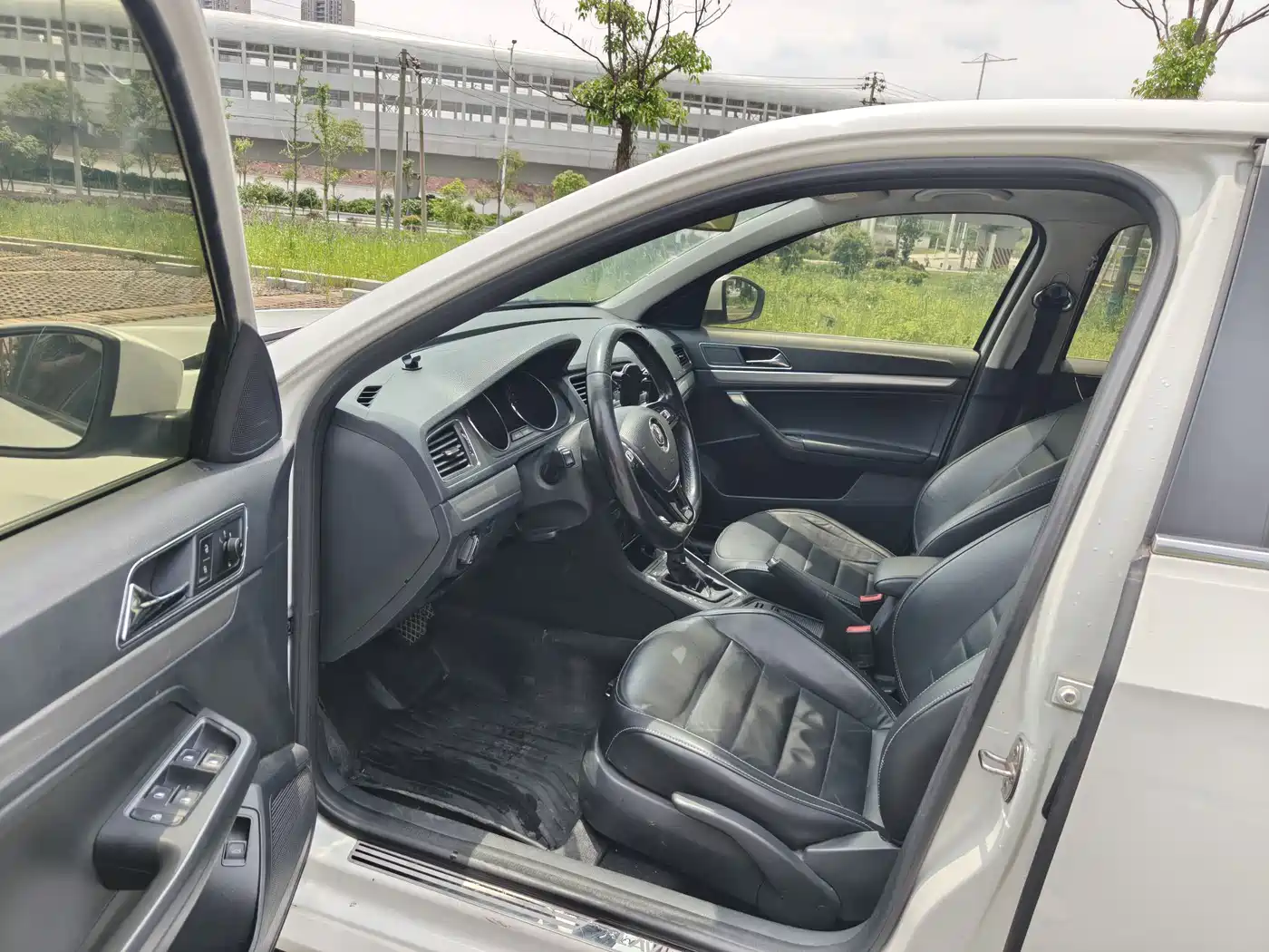 Volkswagen Lavida 2017 1.6L Automatic Comfort Edition фото 4