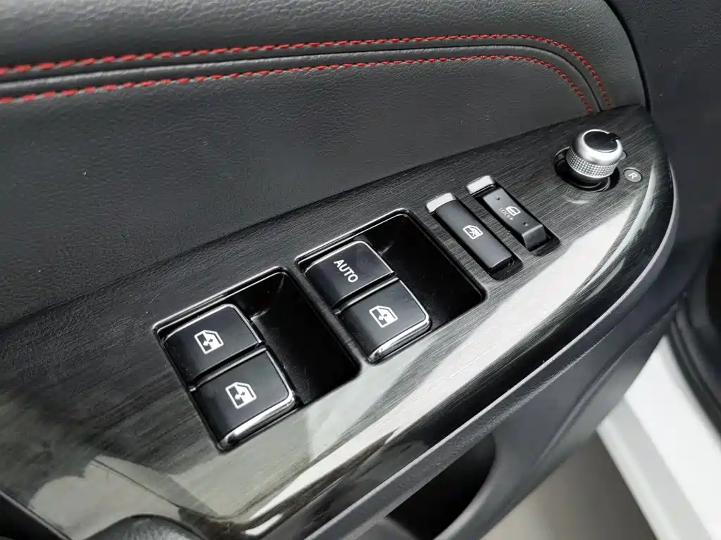 Photo 9 - Changan CS75