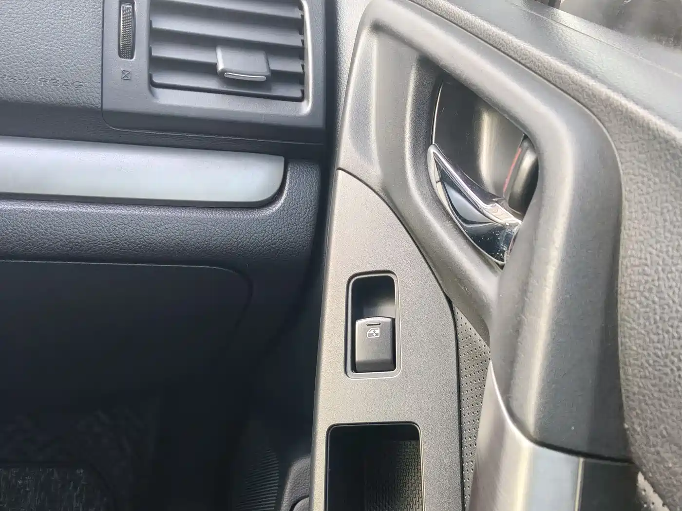 Subaru Forester 2013 2.0i Automatic Luxury Navigation Edition фото 13