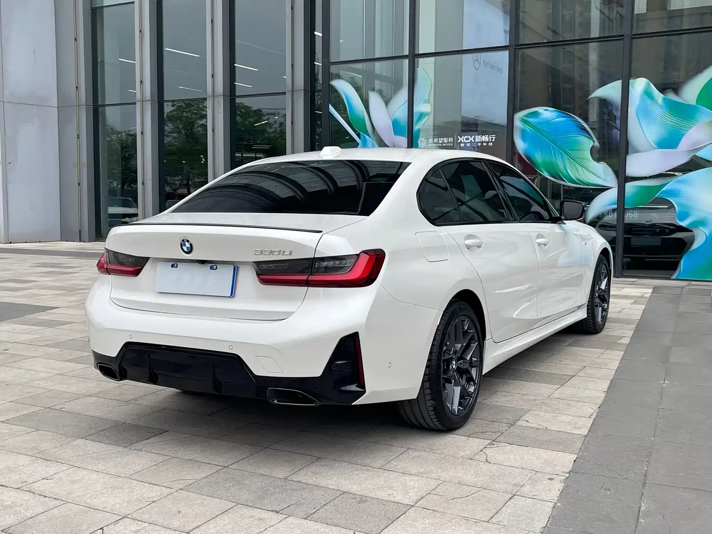 BMW 3 Series 2025 330Li Premium M Sport Night Edition фото 4