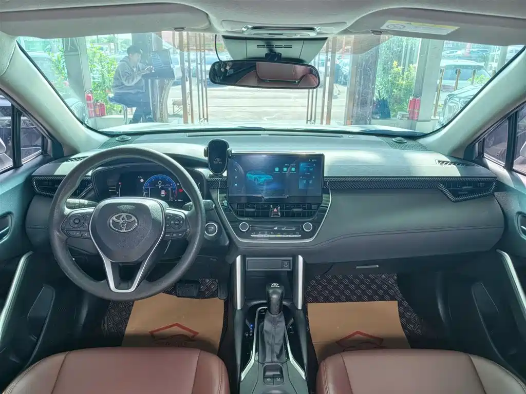 Toyota Frontlander 2024 2.0L CVT Leading Edition фото 13