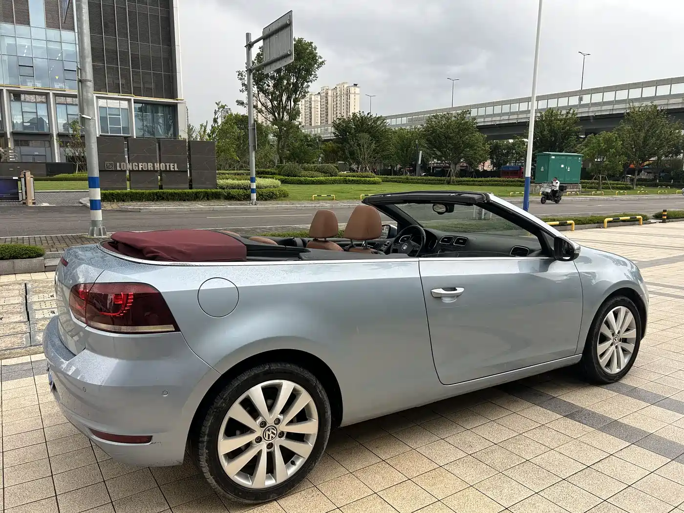 Volkswagen Golf (Import) 2012 1.4TSI Luxury Convertible Edition фото 11