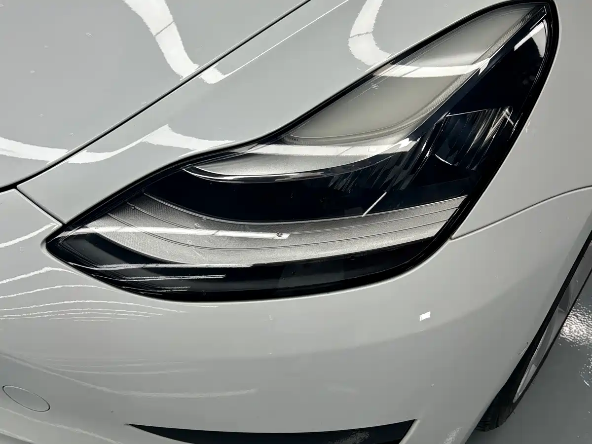 Фото 12 - Tesla Model 3