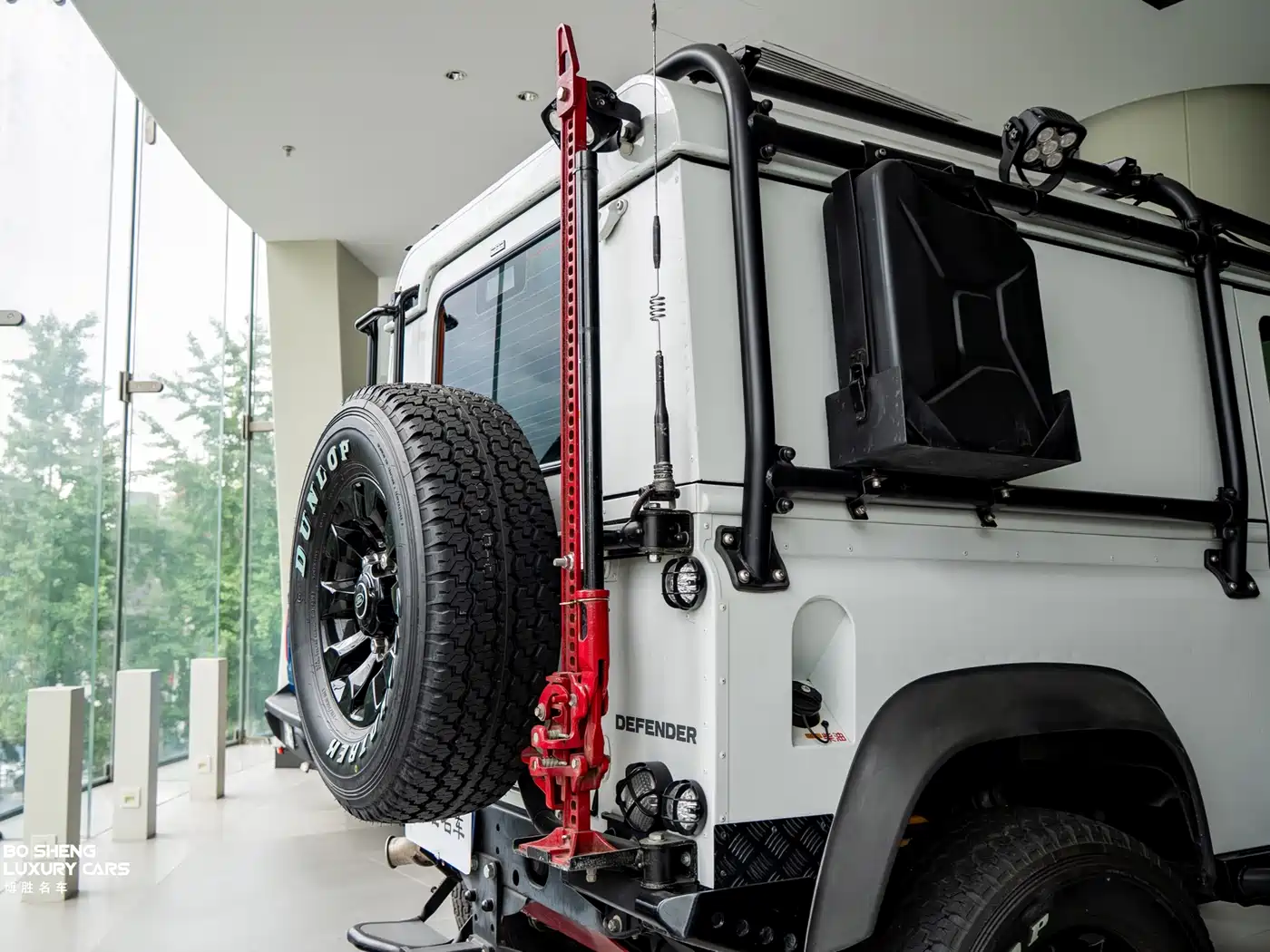 Land Rover Defender фото 37