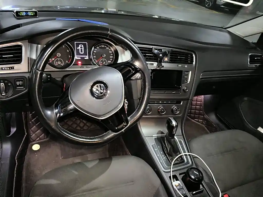 Фото 12 - Volkswagen Golf