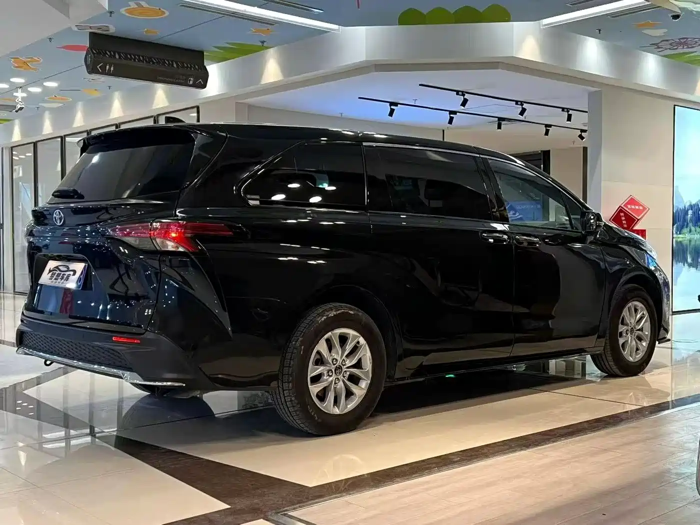 Toyota Granvia 2024 2.5L Hybrid Premium PLUS фото 9