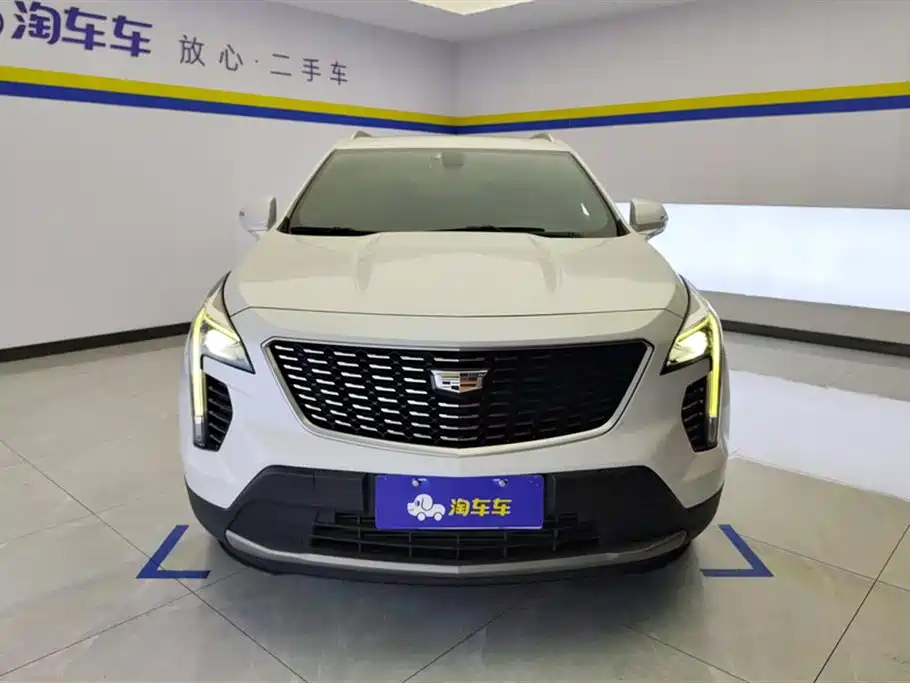 CADILLAC XT4