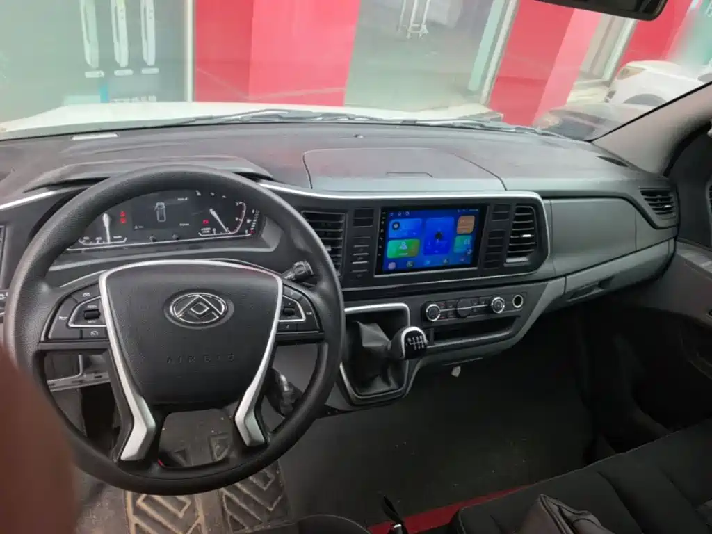 SAIC Maxus Xintu V80 2024 2024 Model Facelift Aoyun 6MT Short Wheelbase Ultra Low Roof 147Ps 5/6 Seats