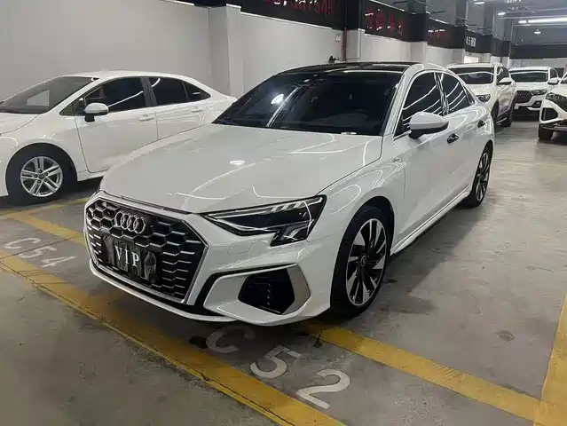 Audi A3 A3L Limousine 35 TFSI, Стиль Спорт