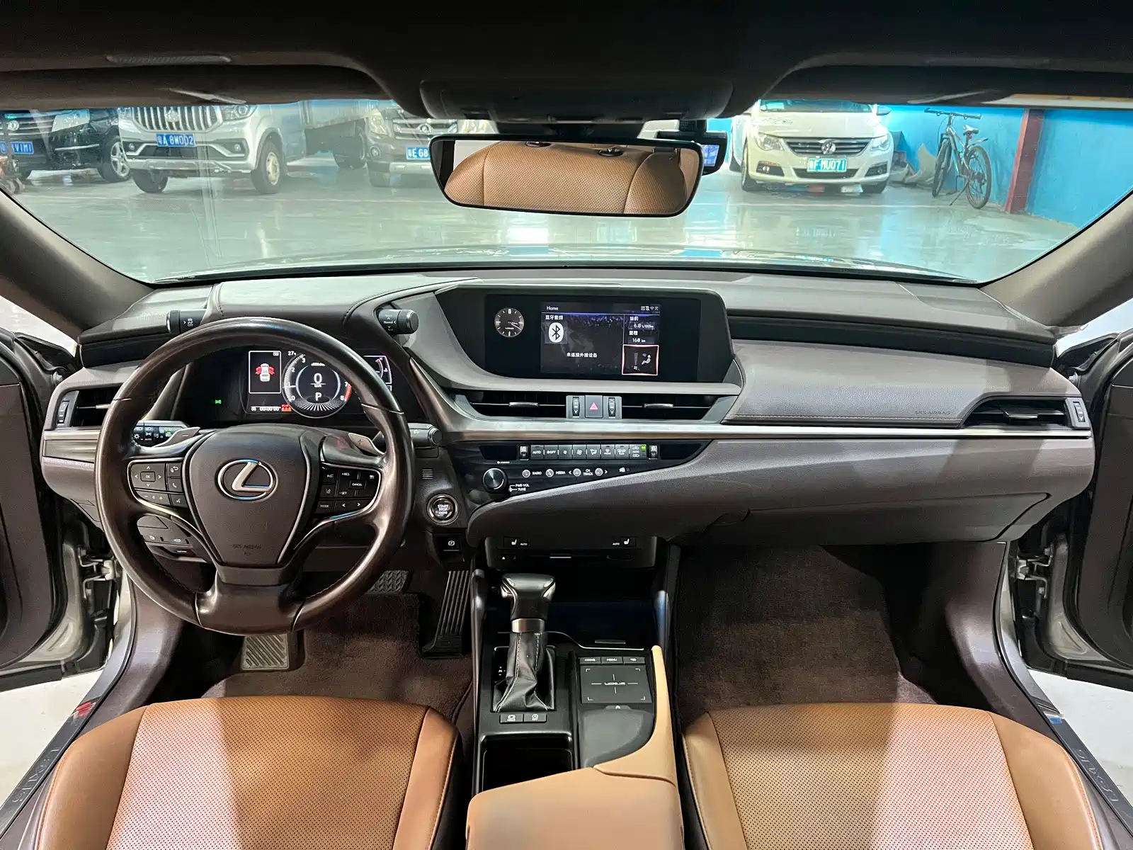 Photo 5 - Lexus ES