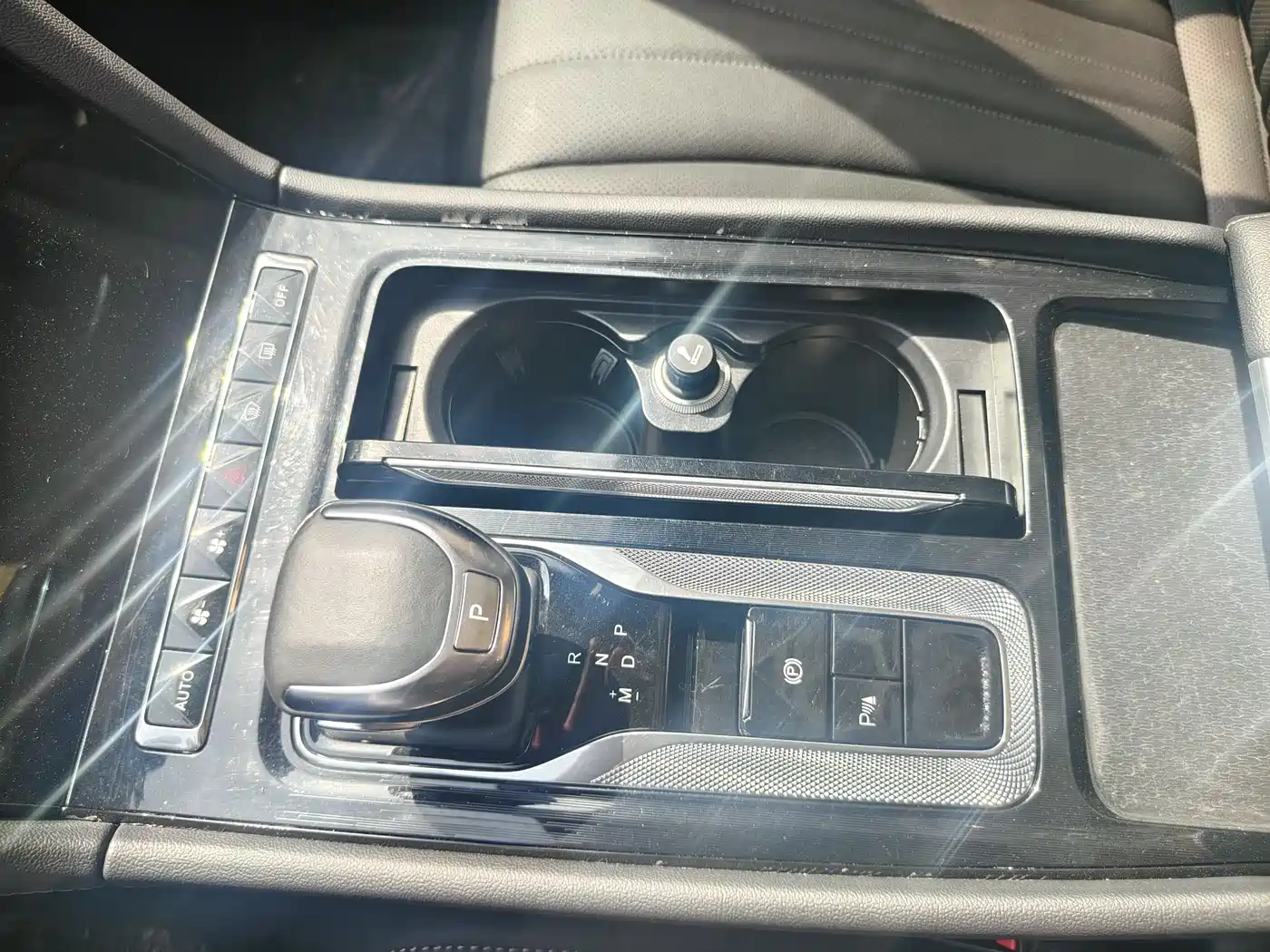 Hongqi H5 2024 1.5T DCT Smart Connect Flag Rhythm Edition фото 11