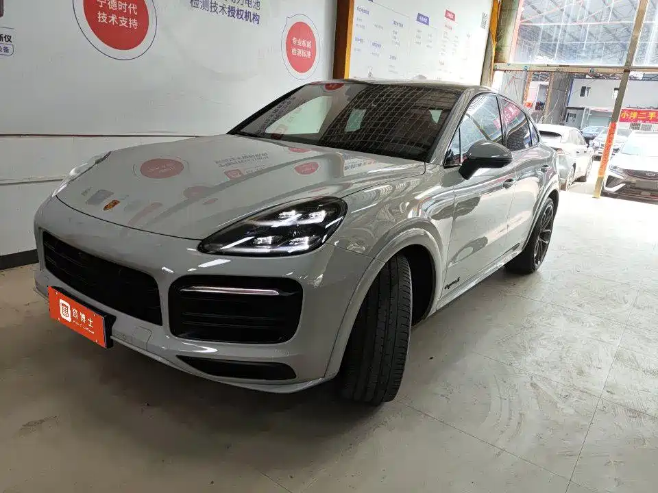 Photo 1 - Porsche Cayenne