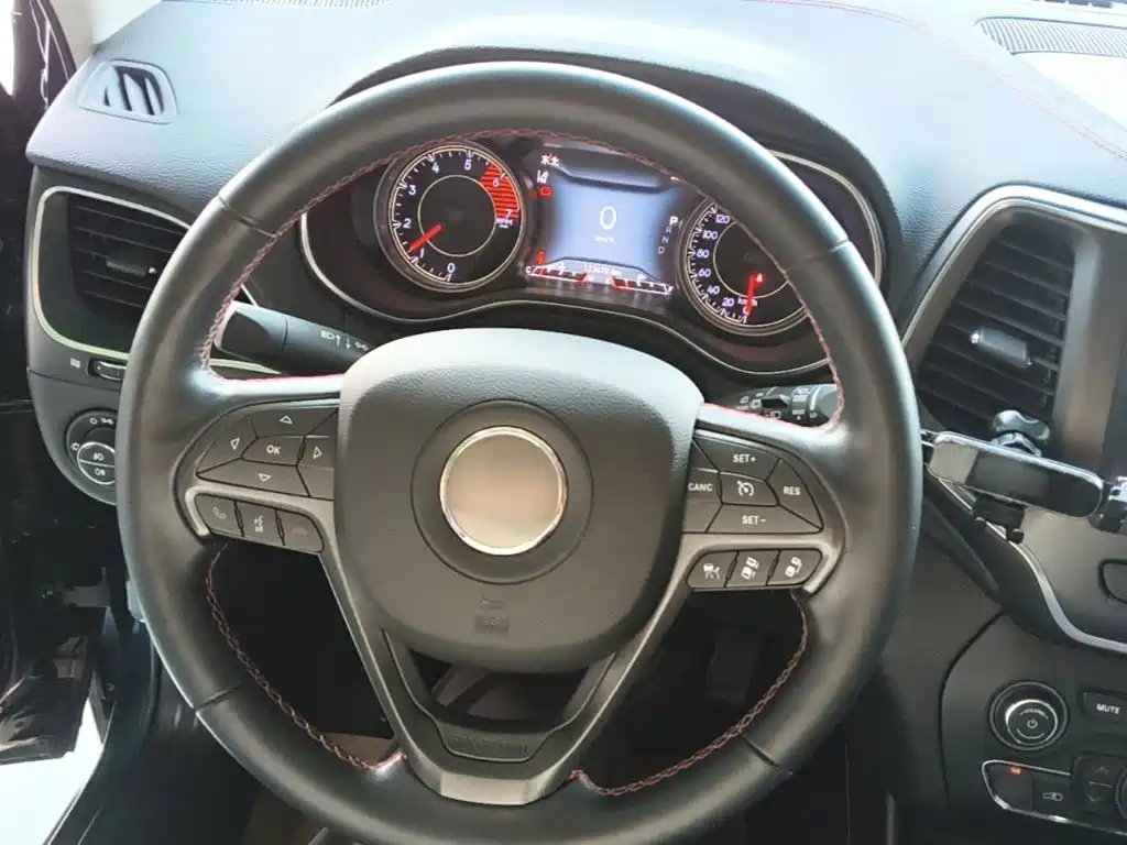 Photo 11 - Jeep Cherokee
