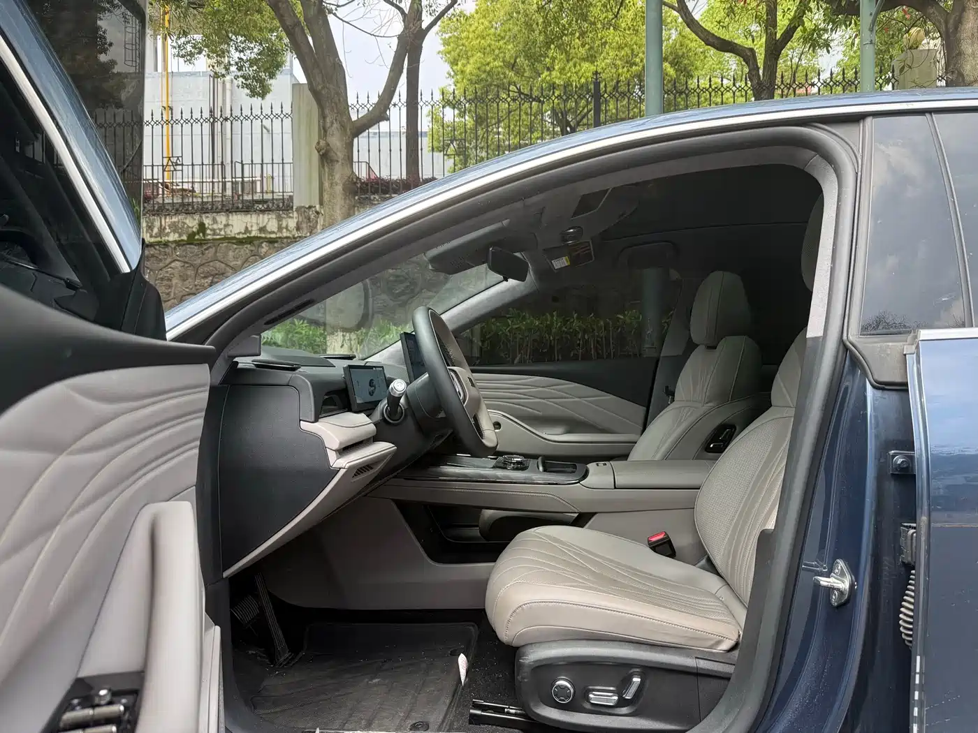 Geely Galaxy Galaxy Xingyao 8 2025 Model 60km EM-i Luxury Edition фото 17