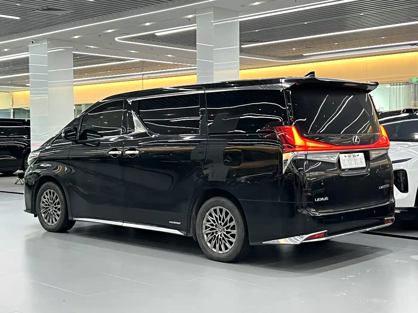 Lexus LM 2021 2020 300h Seven-Seater Elegance Edition