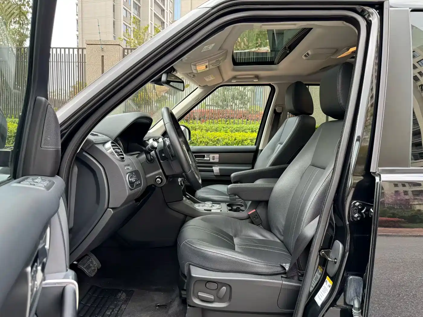 Land Rover Discovery 2016 3.0 SC V6 HSE фото 10